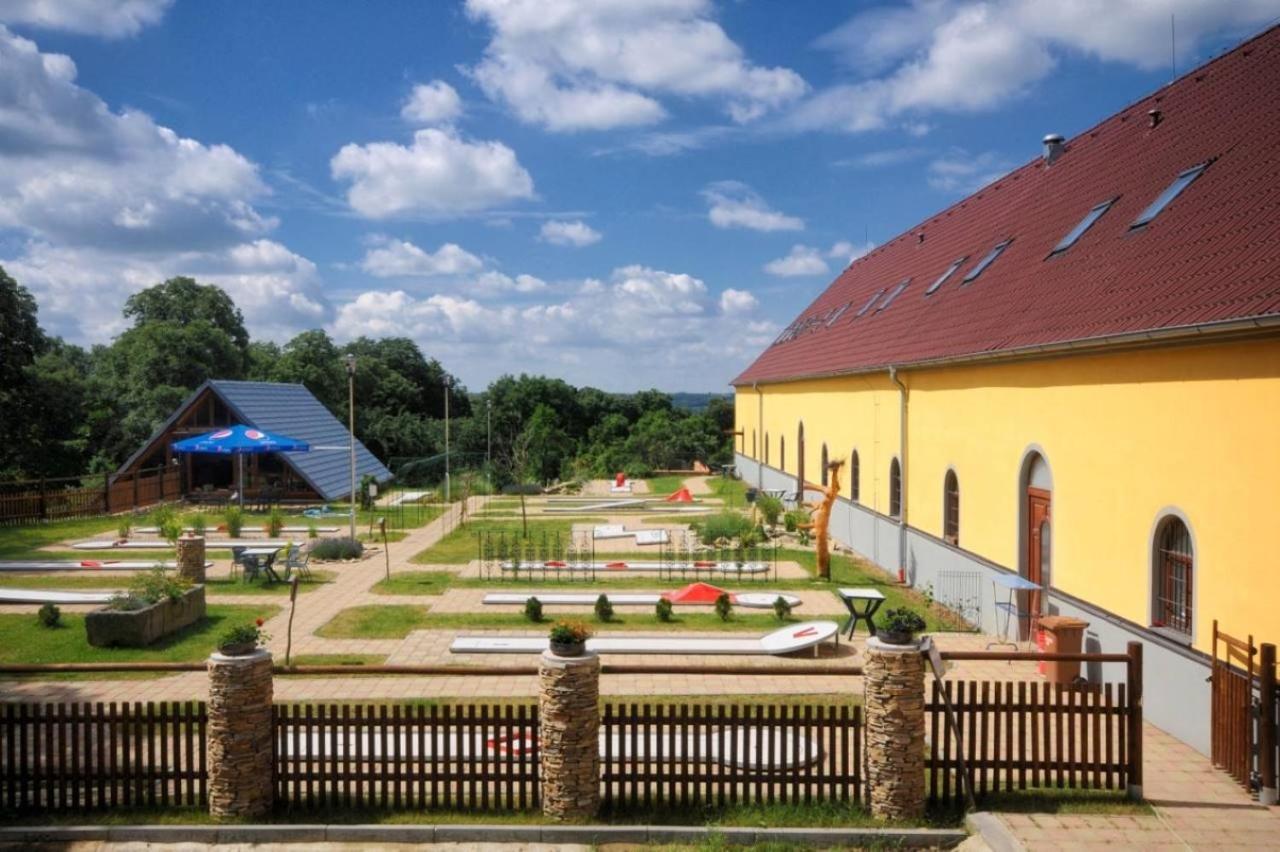Hotel Restaurant Na Statku Náměšť nad Oslavou Dış mekan fotoğraf