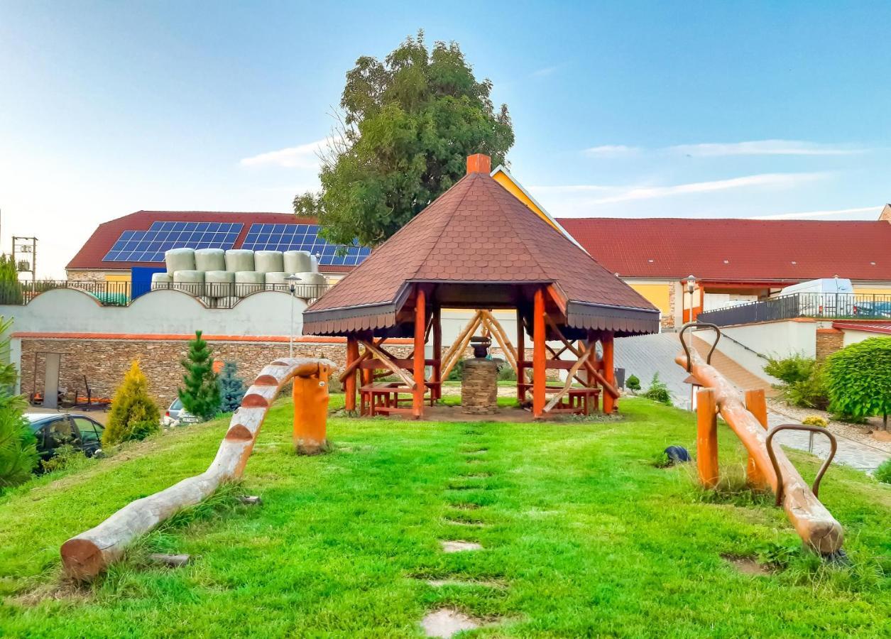 Hotel Restaurant Na Statku Náměšť nad Oslavou Dış mekan fotoğraf